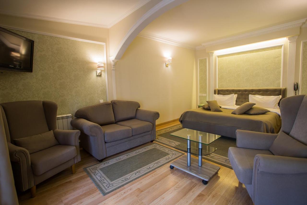 Spa-Hotel Myslyvskiy Dvir Kyiv Exterior photo